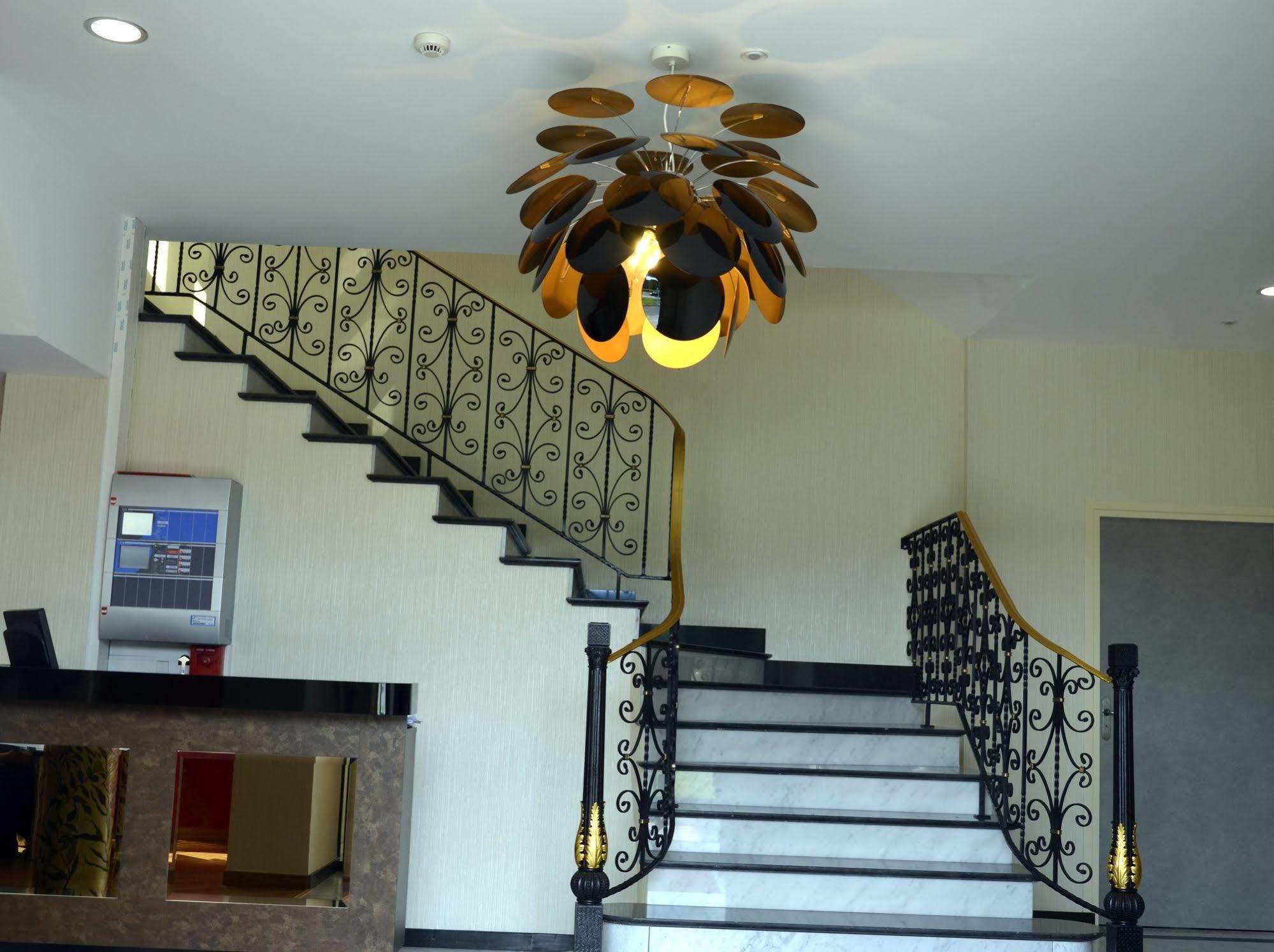 Le Grand Hotel Maubeuge Zewnętrze zdjęcie