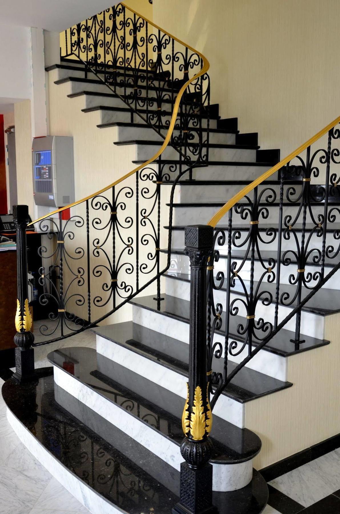 Le Grand Hotel Maubeuge Zewnętrze zdjęcie